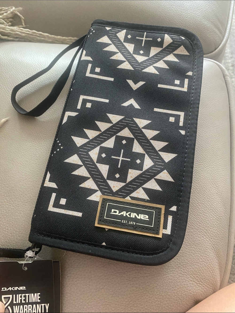 🆕 This is a Dakine Women's Travel Sleeve.
NWT